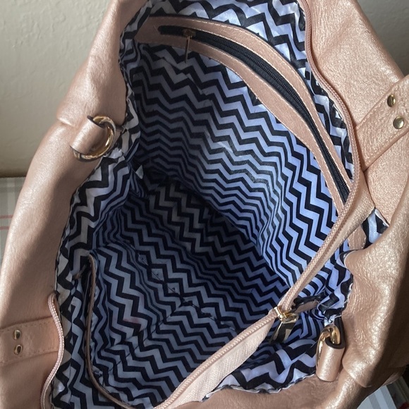 ROSE GOLD ROUND STUD SATCHEL - Picture 6 of 7